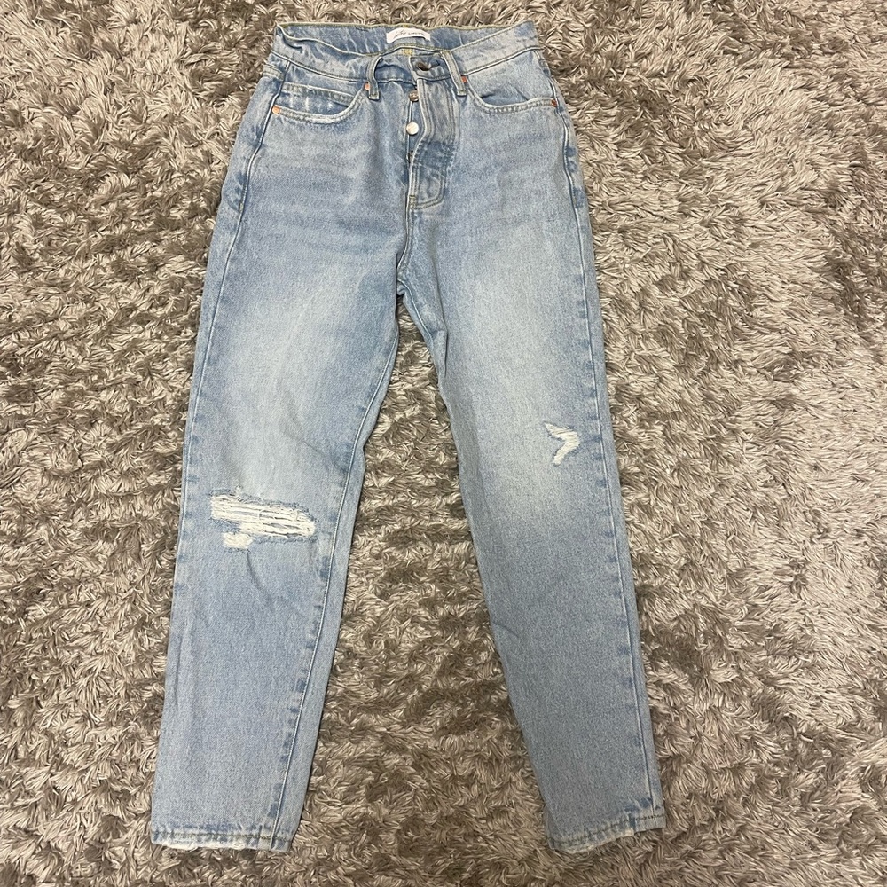 Betro Simone Lightwash Mom Jeans